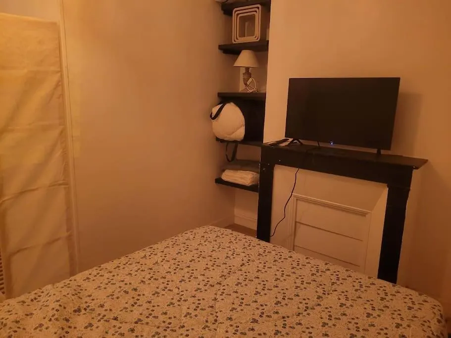 Apartment Charmant Appartement Pres De Montmartre Paris